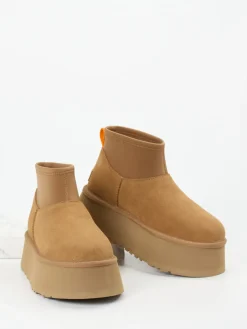 – Plateau-Stiefelette aus Veloursleder Karamell*UGG Hot