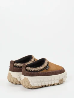 Damen UGG – Slip-On Clogs aus Veloursleder camel