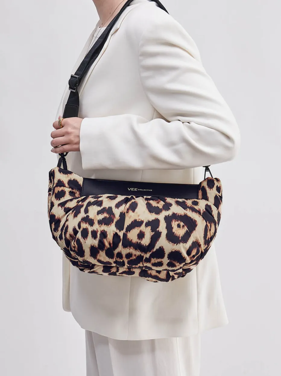 Damen VeeCollective Berlin – Schultertasche aus Nylon im Leoprint
