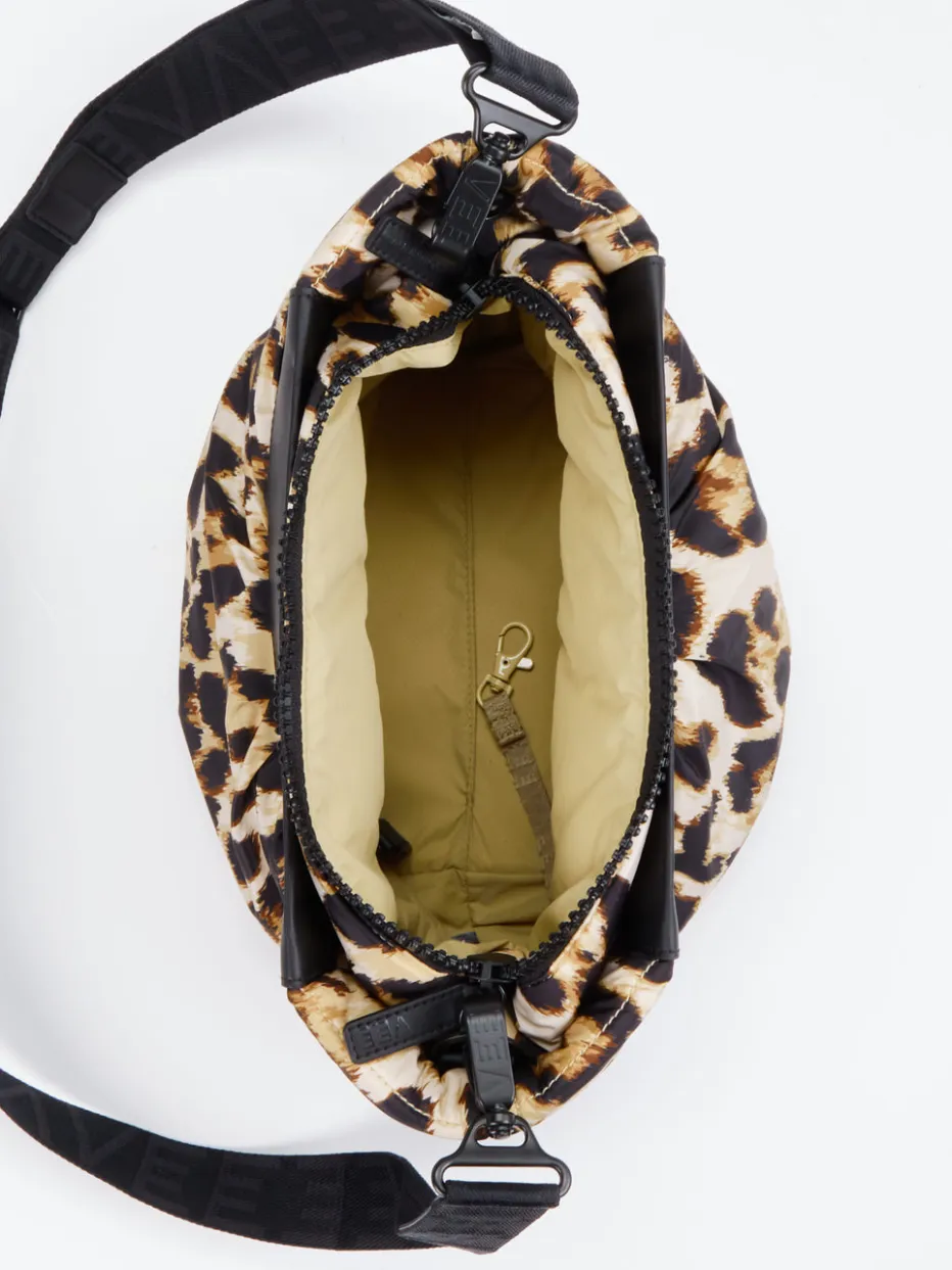 Damen VeeCollective Berlin – Schultertasche aus Nylon im Leoprint