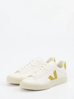 – Sneaker aus Kalbleder und Wildleder*VEJA Best