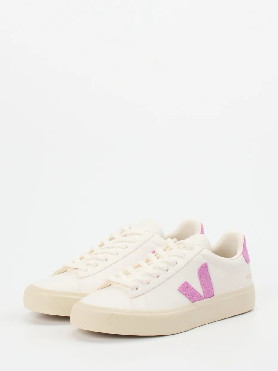 – Sneaker aus Kalbleder in Creme*VEJA Sale