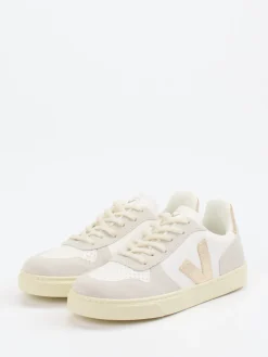 – Sneaker aus Kalbleder in Creme*VEJA Clearance