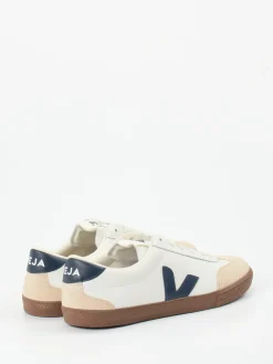 – Sneaker aus Leder in Creme*VEJA