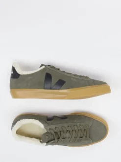 Herren VEJA – Sneaker aus Veloursleder in Oliv