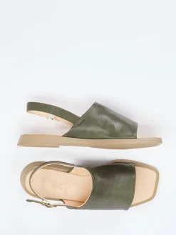 – Sandalen aus Kalbleder in Oliv*Werner Best